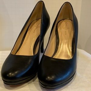Rounded toe black cole Haan heels size 7.5